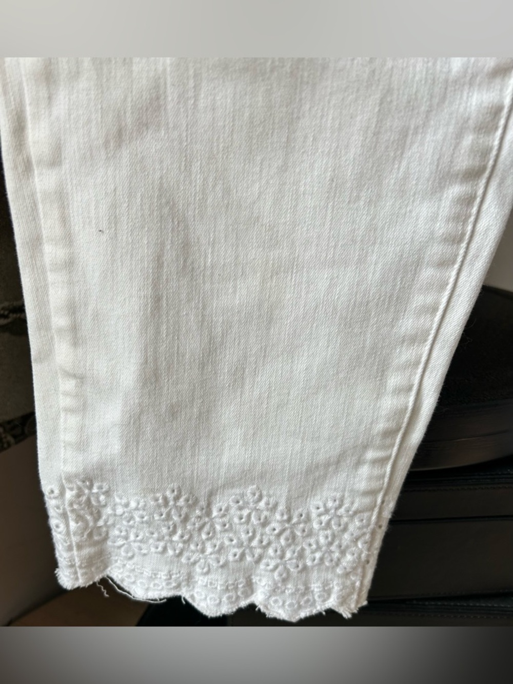 TALBOTS FLAWLESS SCALLOP-HEM DENIM SLIM ANKLE - WHITE Sz. 16W - Picture 10 of 10